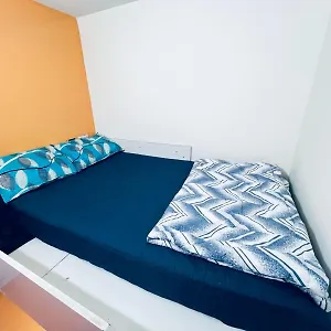 Homestay Moon Backpackers Burjman Exit 2, Family Partitions, Loft Partitions,, Dubai