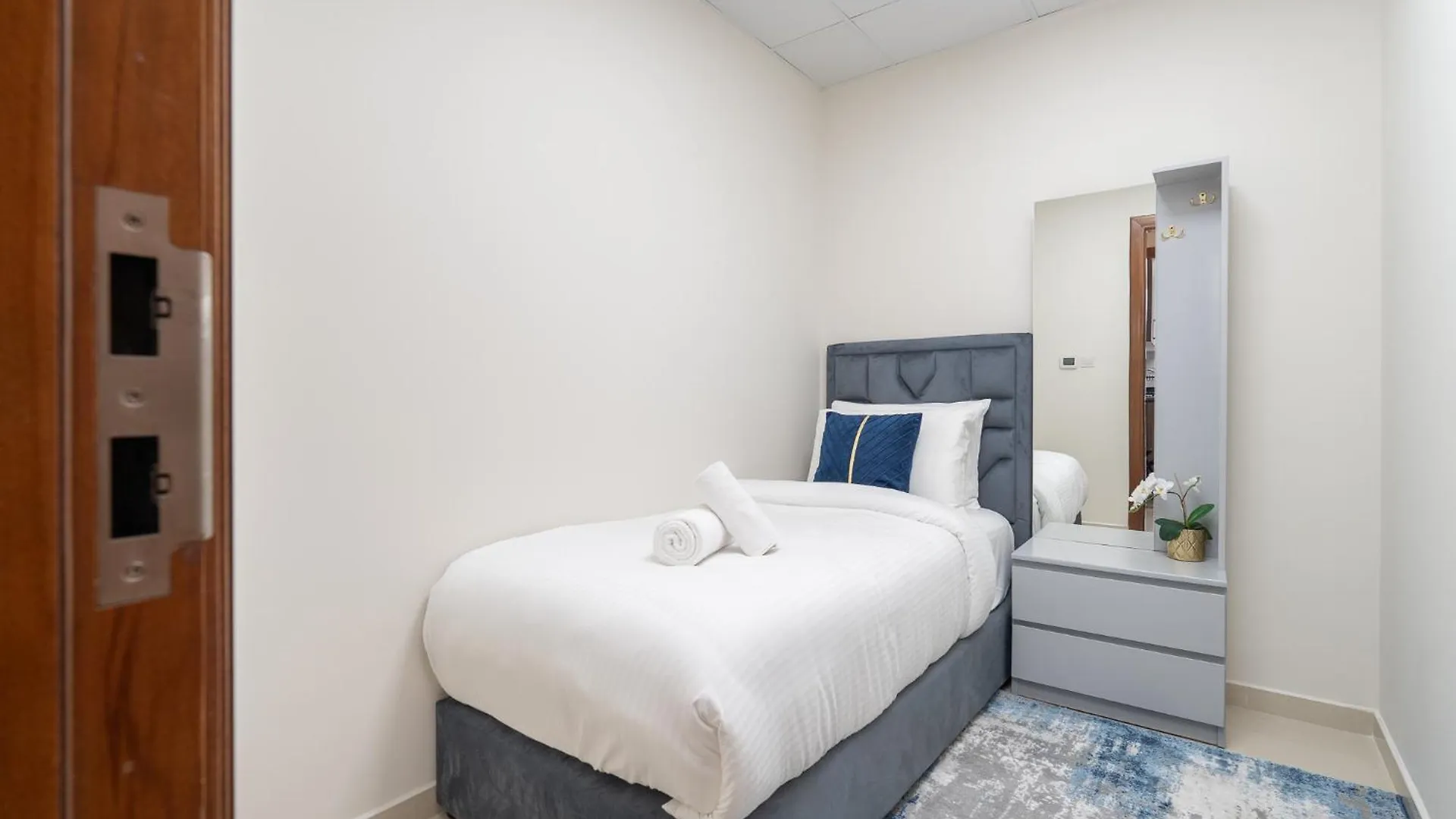 Dunya Tower Luxury And 2 Min Walk To Dubai Mall And Burj Khalifa In Heart Of Downtown