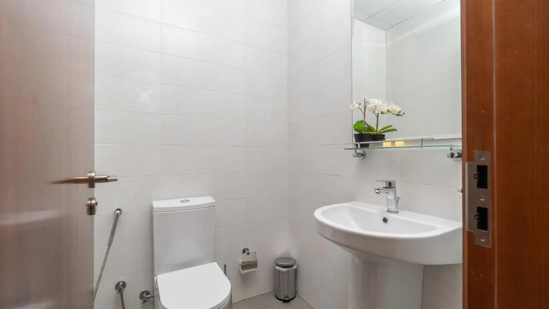 Apartment Dunya Tower Luxury And 2 Min Walk To Dubai Mall And Burj Khalifa In Heart Of Downtown