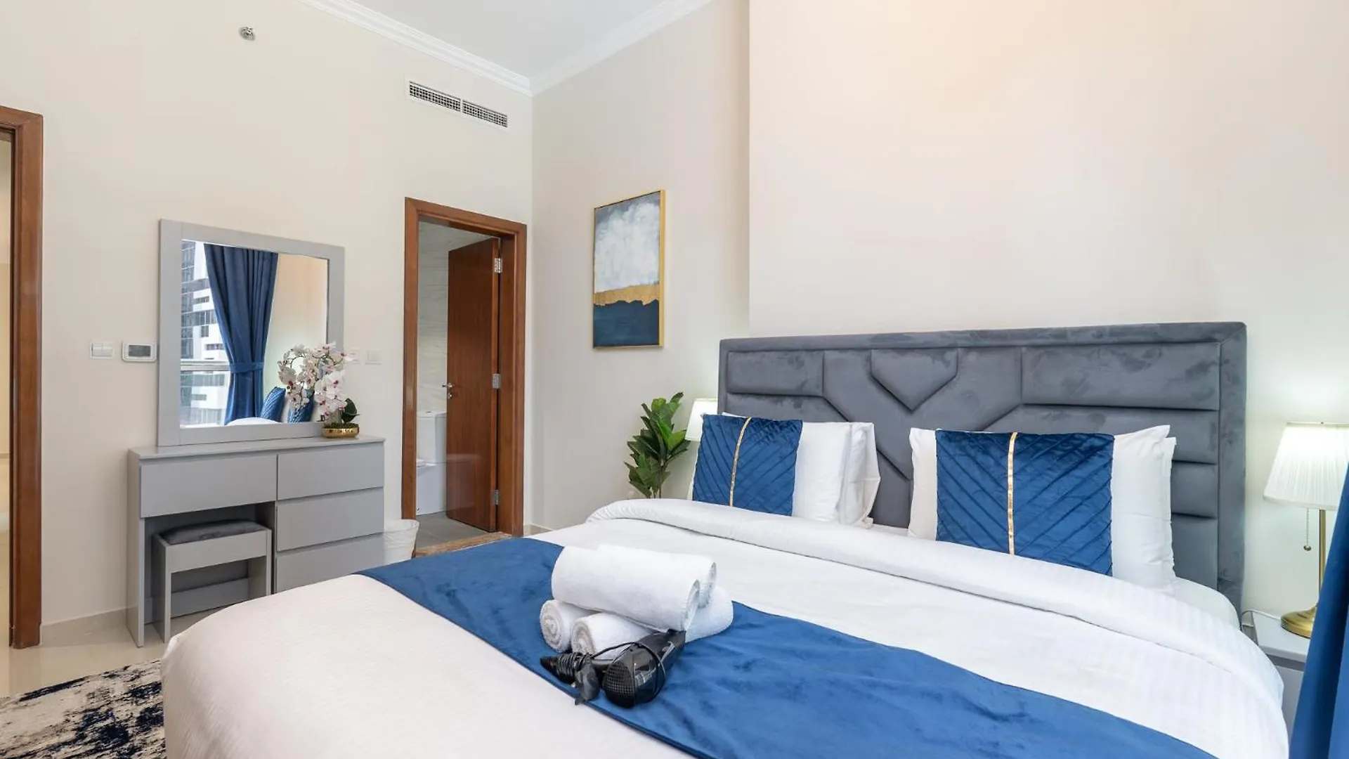 Apartment Dunya Tower Luxury And 2 Min Walk To Dubai Mall And Burj Khalifa In Heart Of Downtown United Arab Emirates