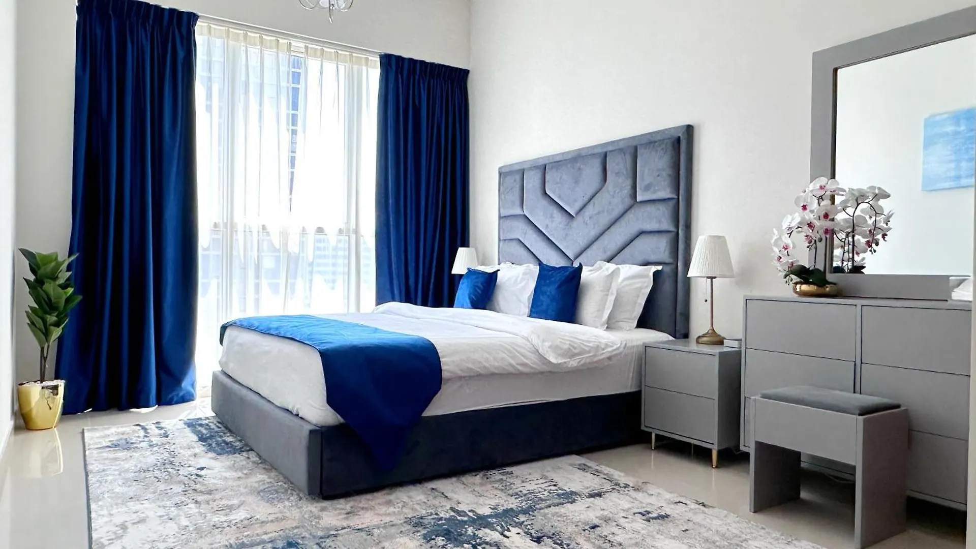 Dunya Tower Luxury And 2 Min Walk To Dubai Mall And Burj Khalifa In Heart Of Downtown Apartment